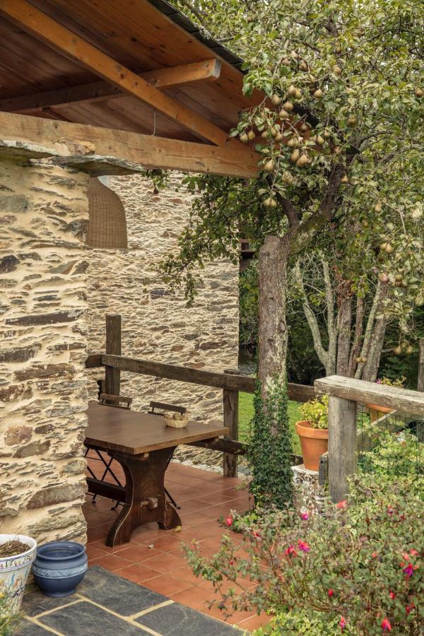 Lugar Del Rio Guest House Couzadoiro Exterior photo